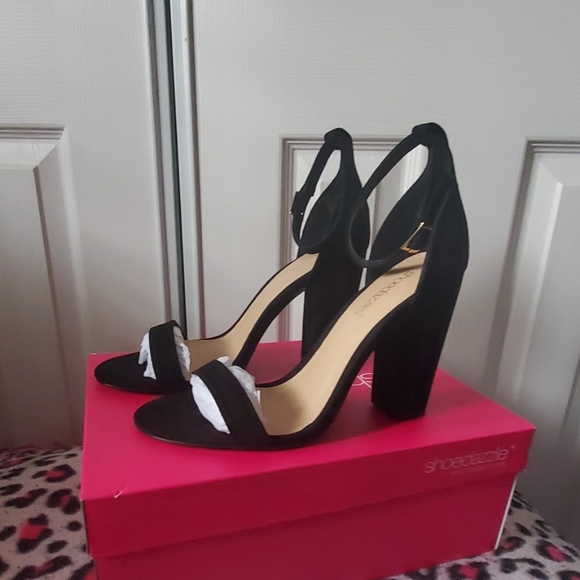 Shoes - Picture 4 of 4